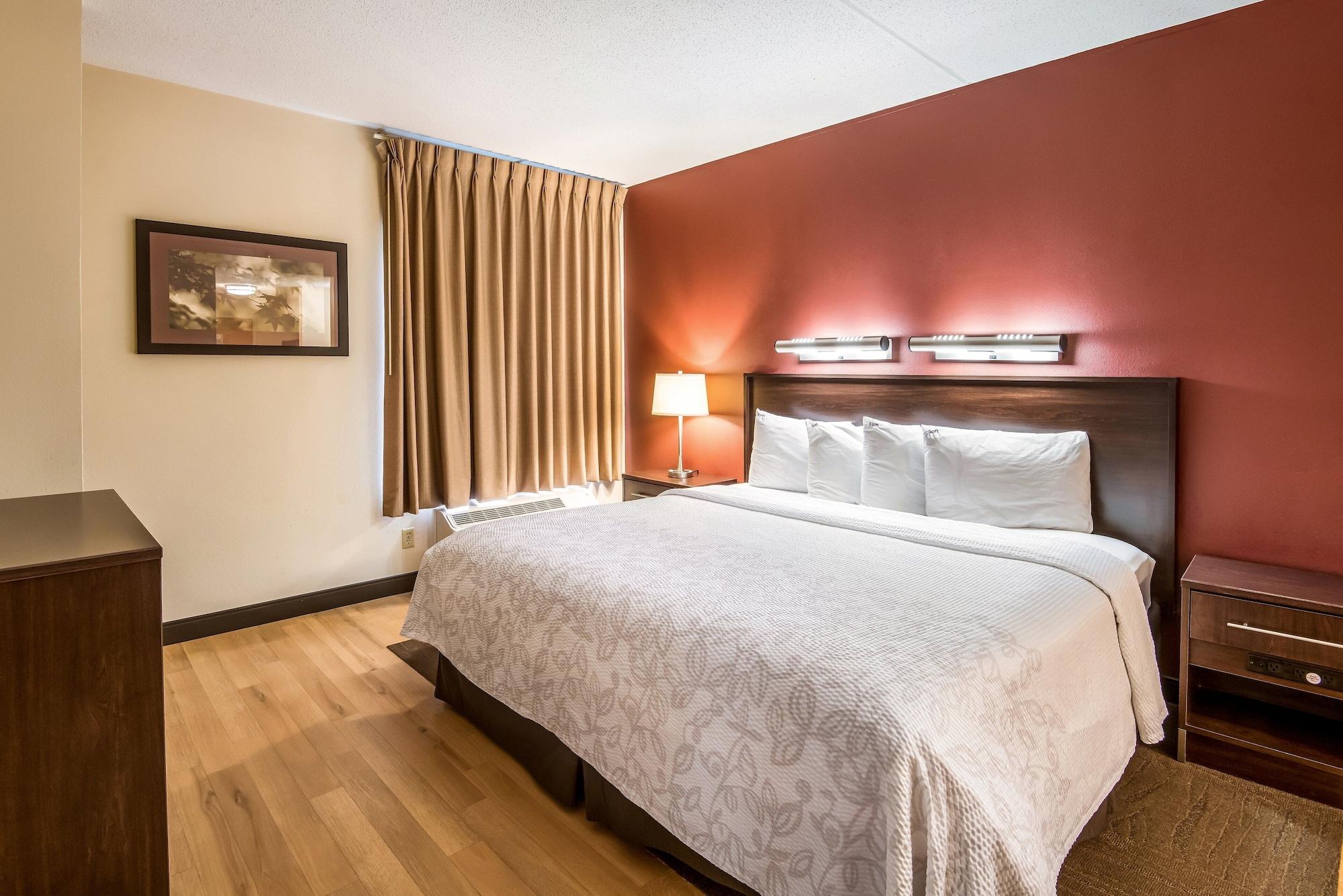 Hotel Red Roof Plus+ - Amherst South Deerfield