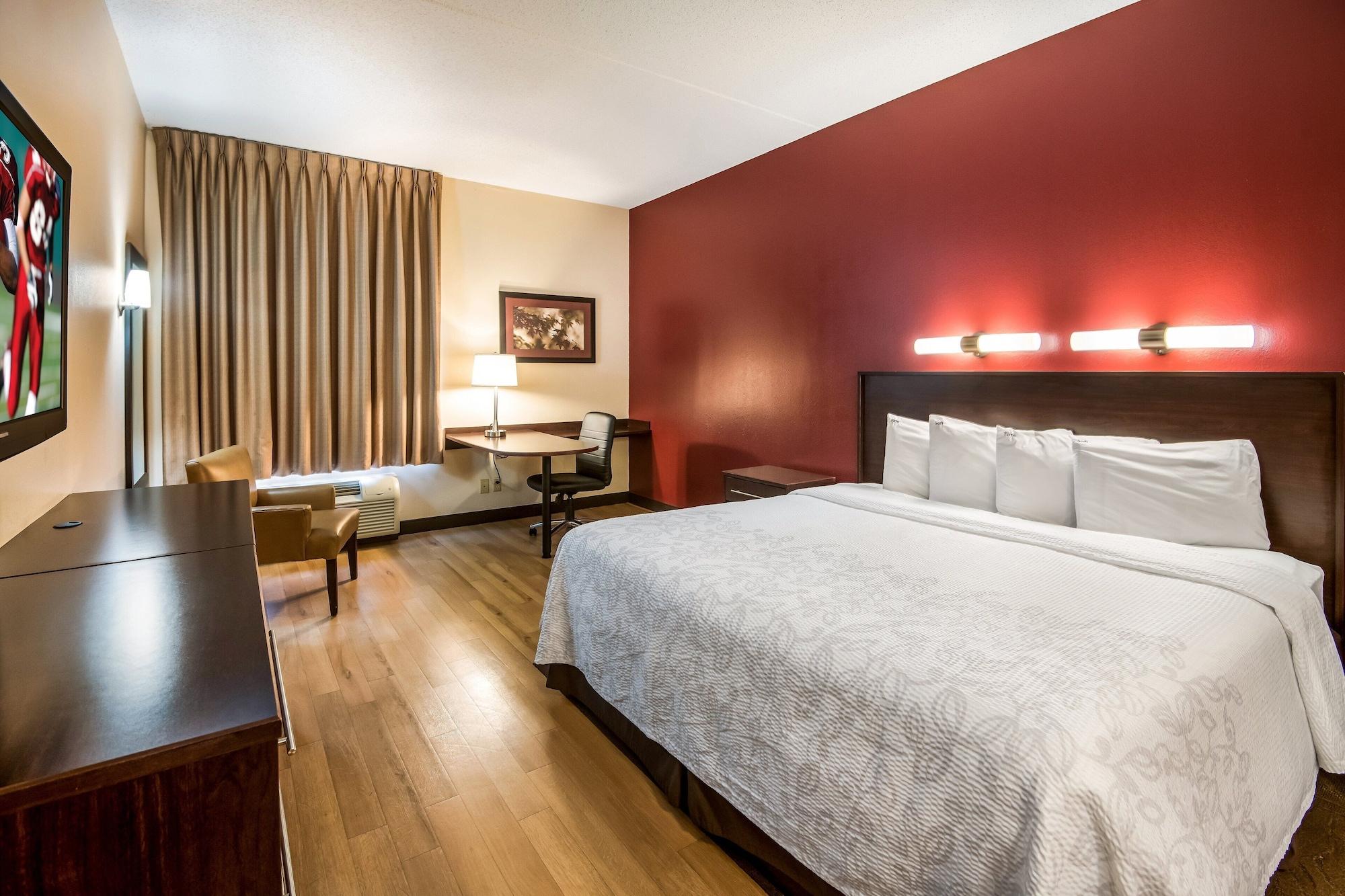 Hotel Red Roof Plus+ - Amherst South Deerfield