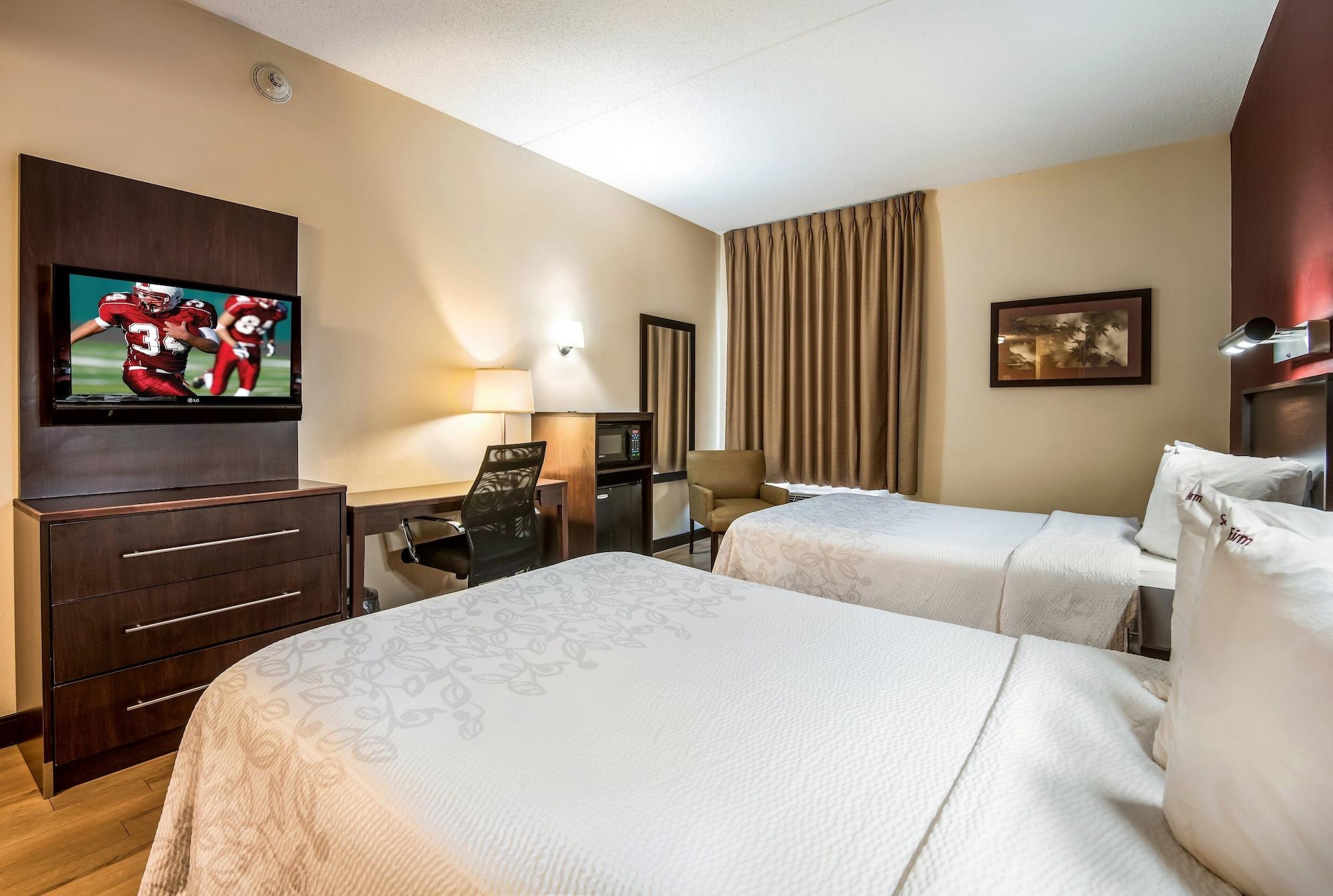 Red Roof Plus+ - Amherst Hotel 3*