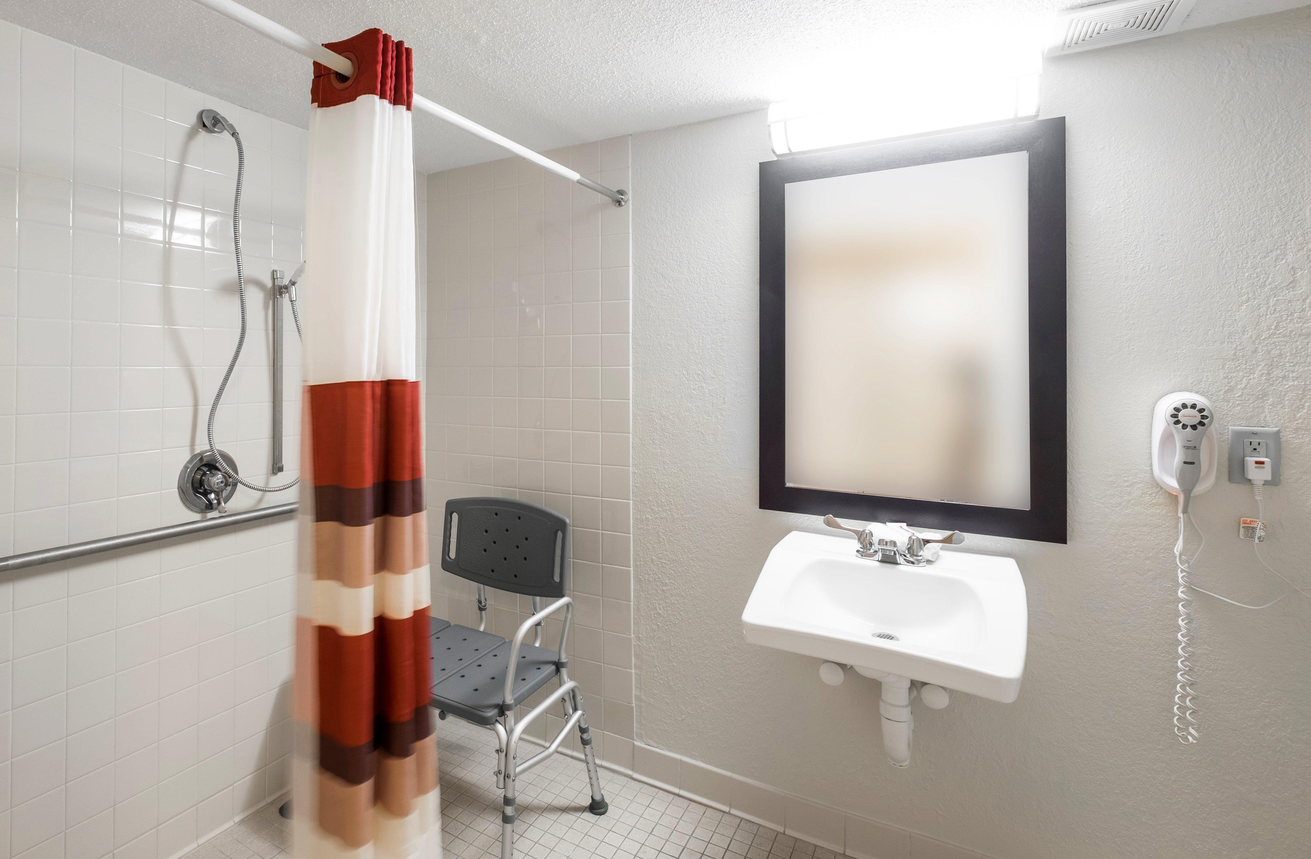 Hotel Red Roof Plus+ - Amherst South Deerfield