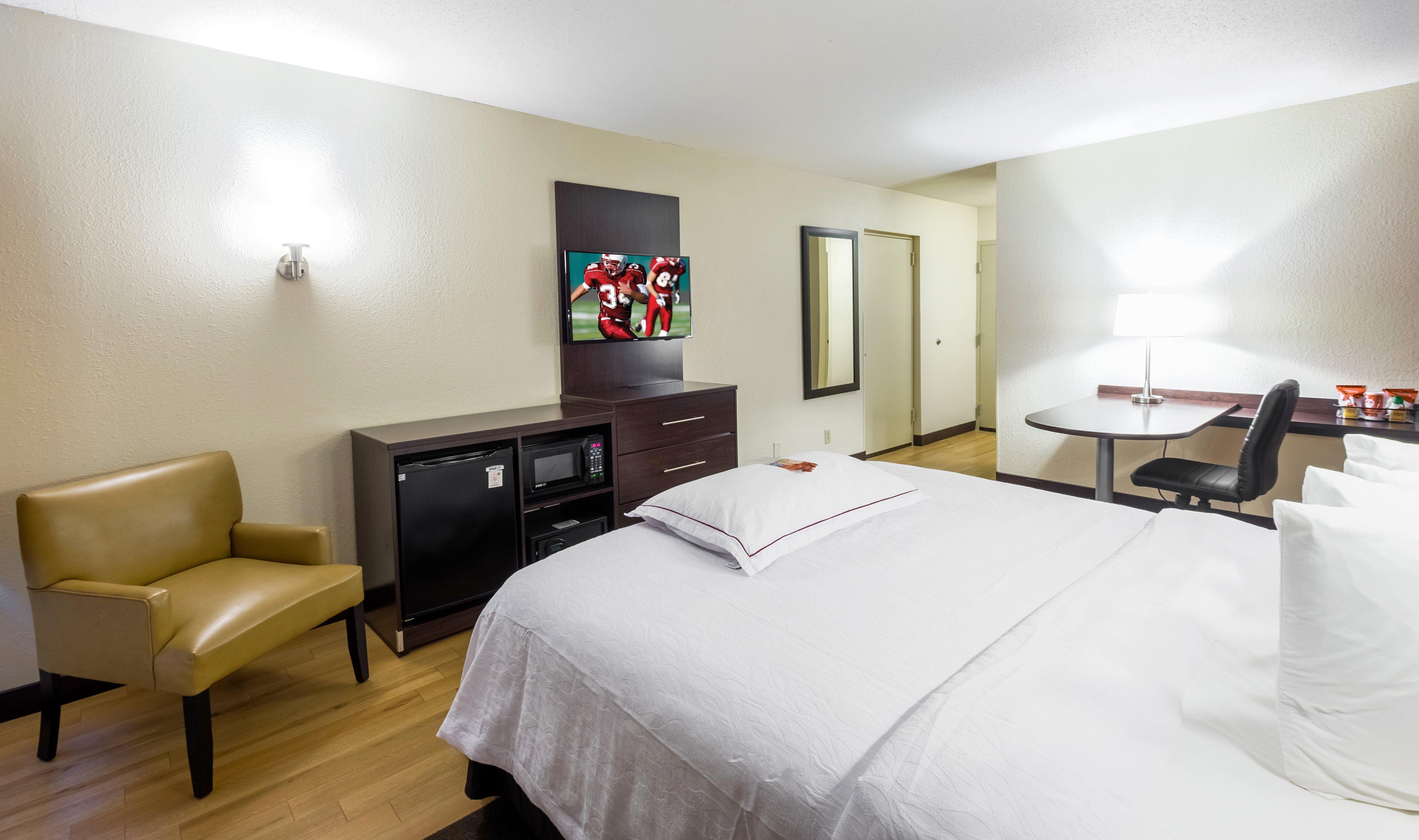 Red Roof Plus+ - Amherst Hotel 3*