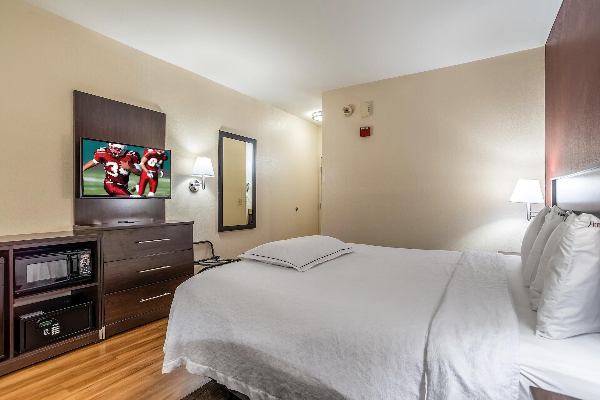 Hotel Red Roof Plus+ - Amherst South Deerfield