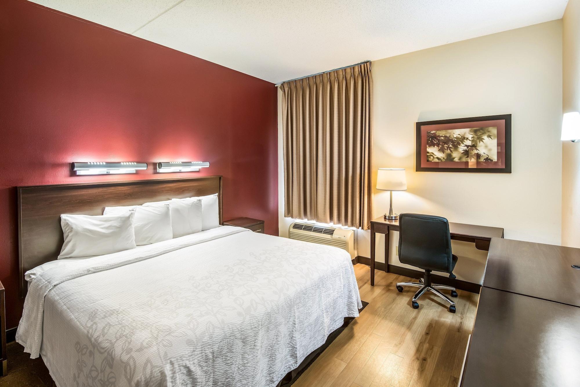 Hotel Red Roof Plus+ - Amherst