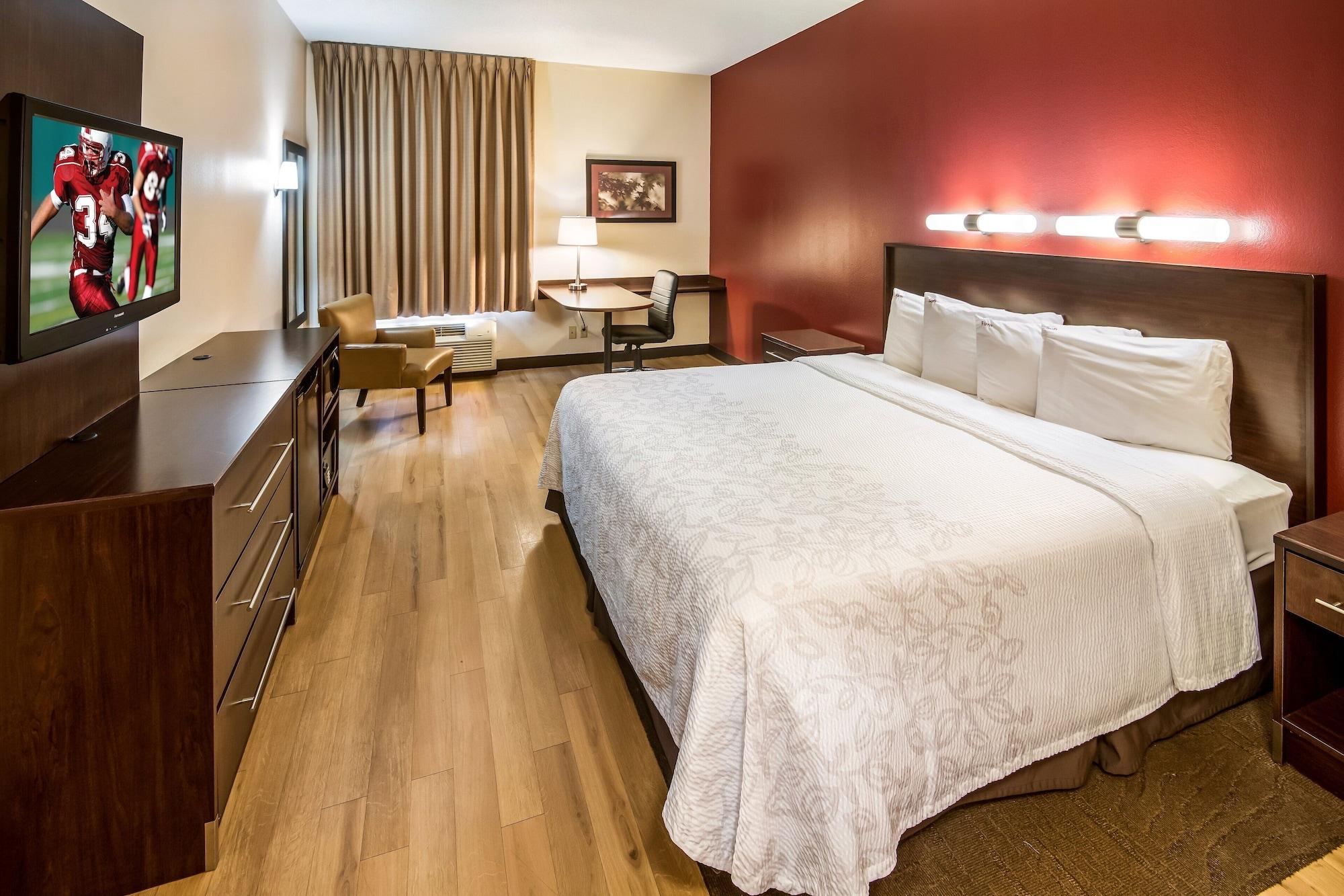 Red Roof Plus+ - Amherst Hotel 3*