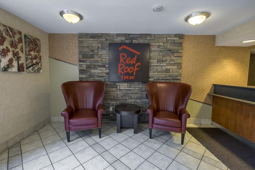 Red Roof Plus+ - Amherst Hotel