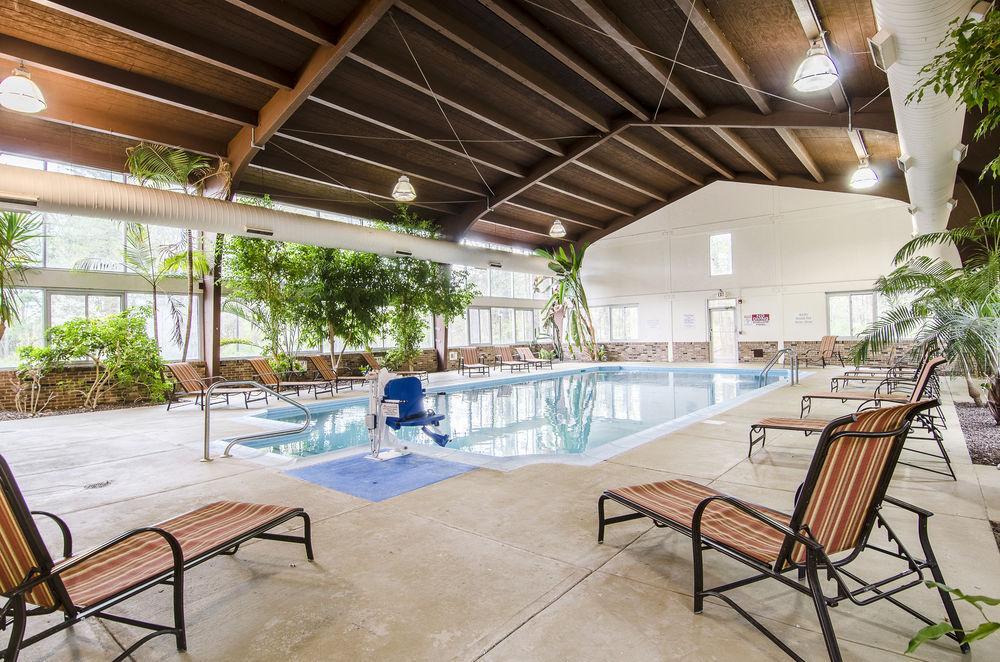 Red Roof Plus+ - Amherst Hotel 3*