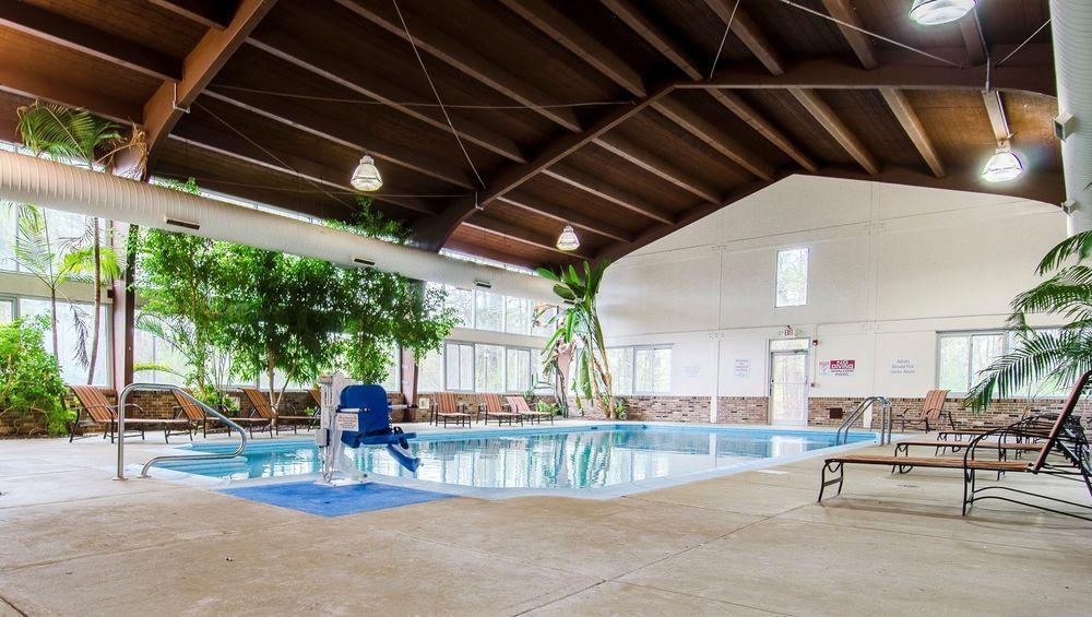 Red Roof Plus+ - Amherst 3*