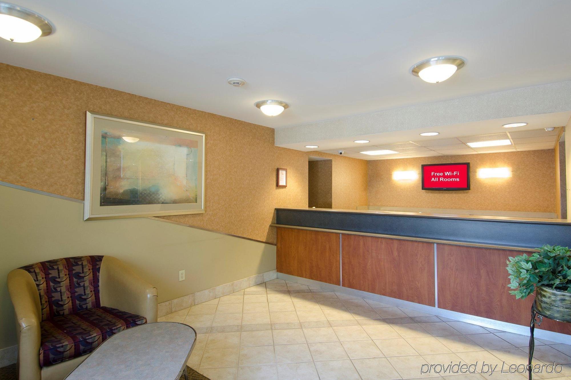 Red Roof Plus+ - Amherst Hotel South Deerfield