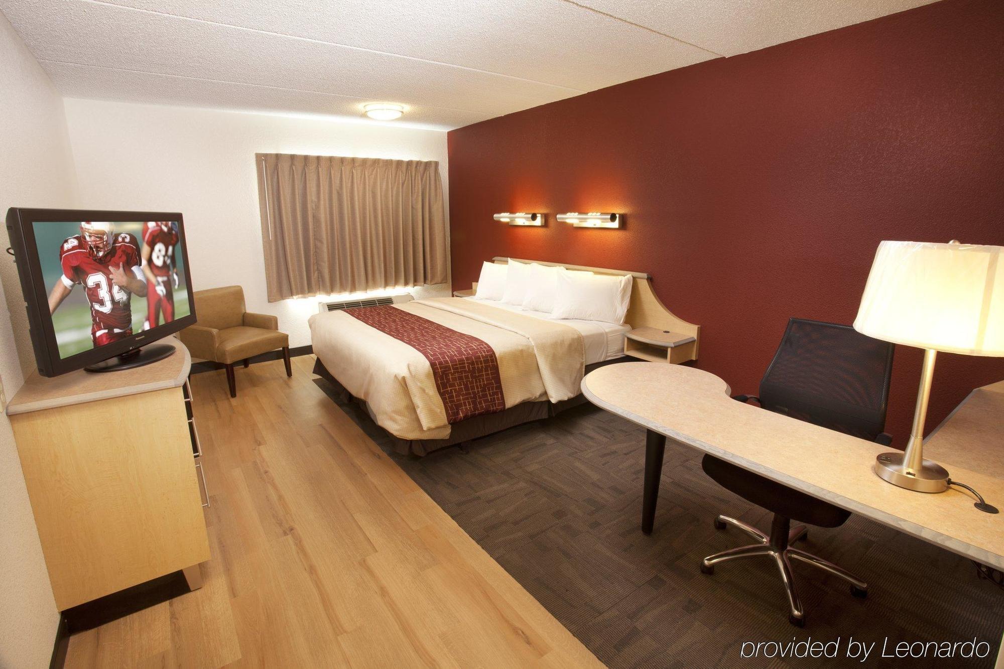 Red Roof Plus+ - Amherst 3*