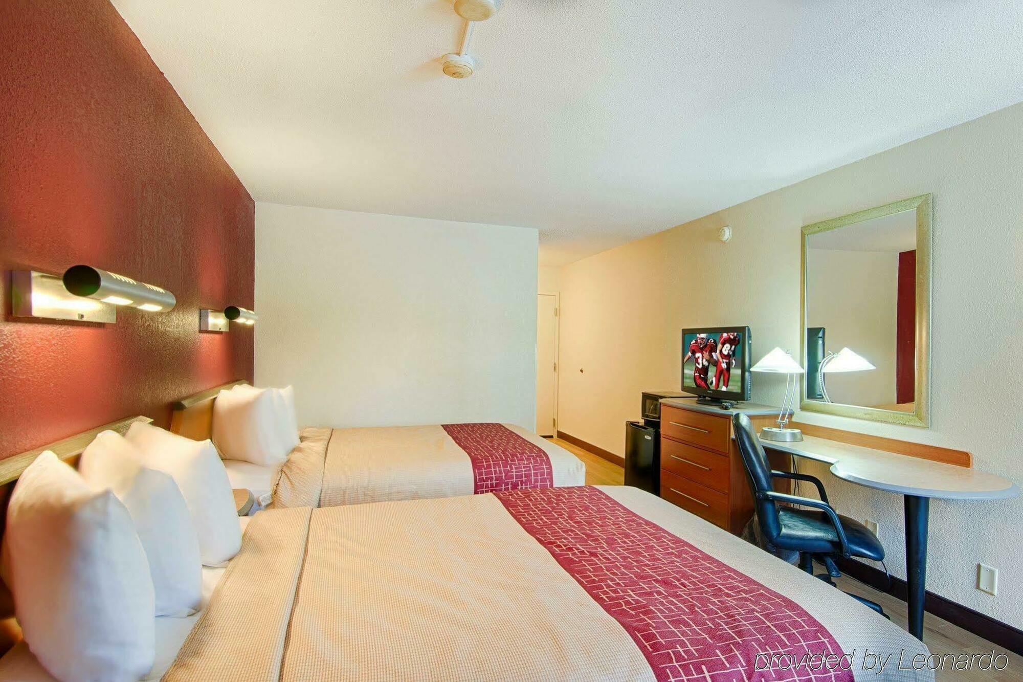 Hotel Red Roof Plus+ - Amherst 3*